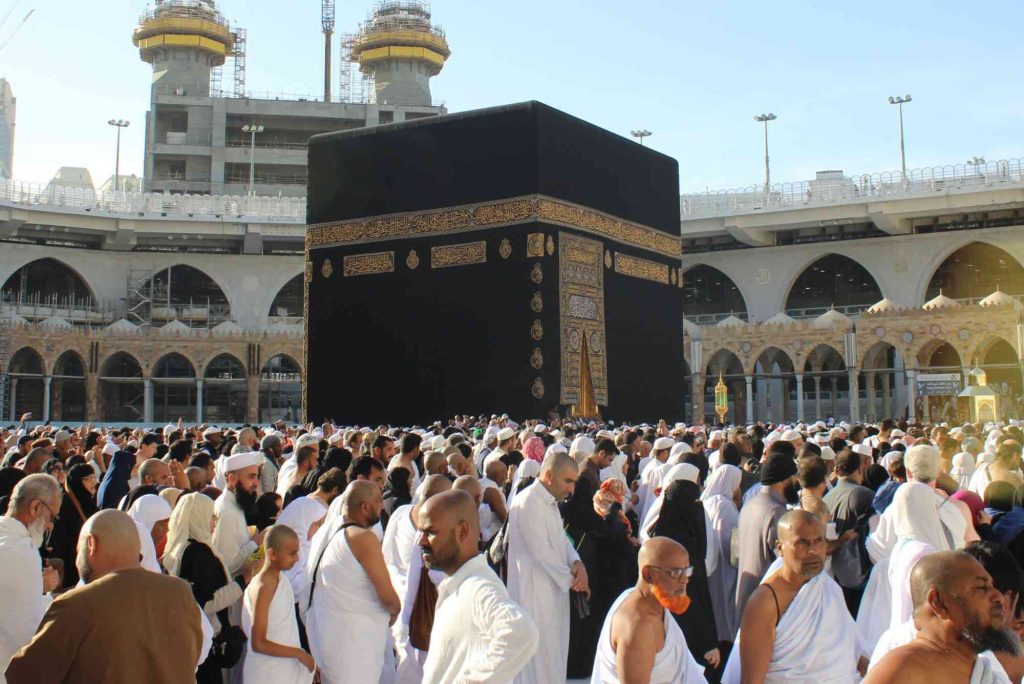 Tips Aman Beribadah Di Keramaian