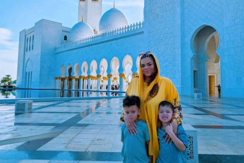 Panduan Perjalanan Islami Keluarga Muda