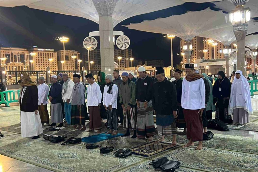 Paket Haji dengan Fasilitas Ziarah Kota Makkah & Madinah