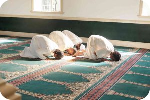 Cara Menjaga Fokus Ibadah