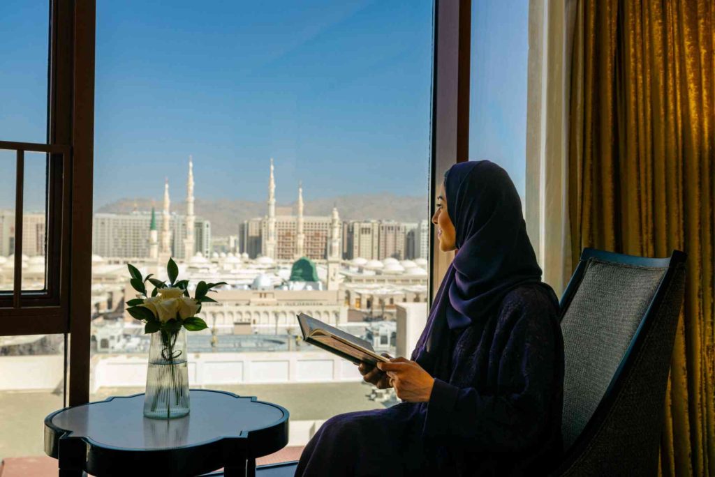 Panduan Traveling Islami Aman dan Nyaman