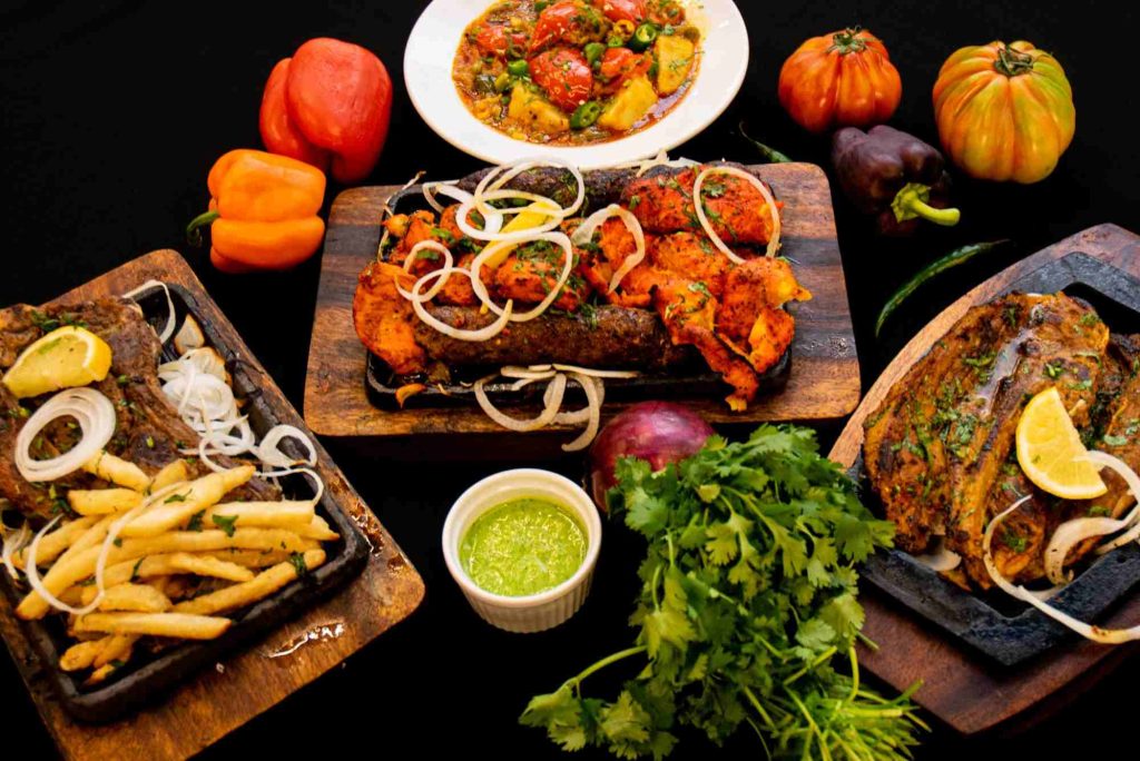 Rekomendasi Makanan Halal Saat Traveling